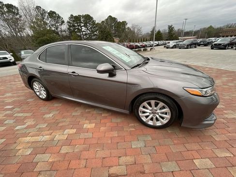 Used 2020 Toyota Camry LE image 37