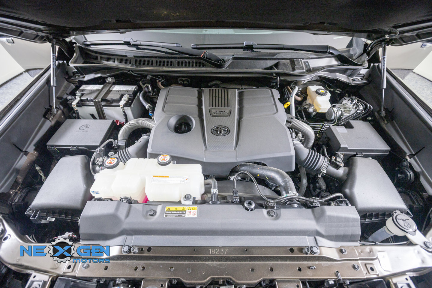 Used 2024 Toyota Tundra Limited AWD/4WD image 52