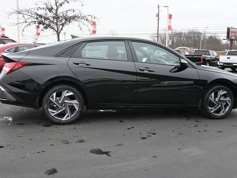 Used 2025 Hyundai Elantra Sport image 7