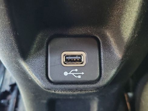 Used 2018 Jeep Renegade Latitude AWD/4WD image 14