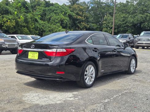 Used 2014 Lexus ES 300h w/ Luxury Package w/Bamboo Trim FWD image 3