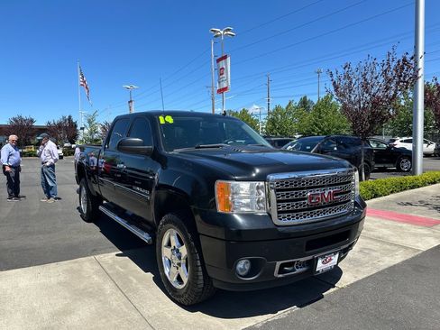 Used 2014 GMC Sierra 2500 Denali w/ Suspension Package, Off-Road AWD/4WD image 7