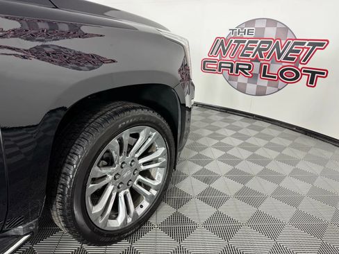 Used 2018 Cadillac Escalade Luxury w/ LPO, Radiant Package image 35