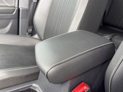 Used 2023 Volkswagen Tiguan SE image 21