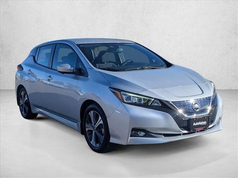Used 2020 Nissan Leaf SV w/ SV Technology Package image 3