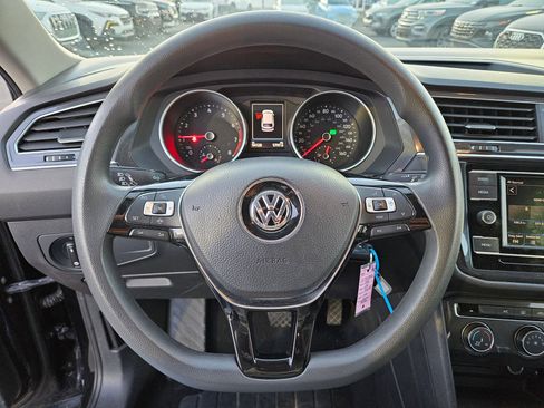 Used 2020 Volkswagen Tiguan S image 18