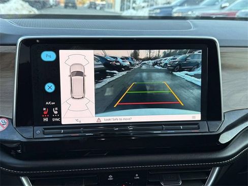 Used 2024 Volkswagen Atlas SE image 16