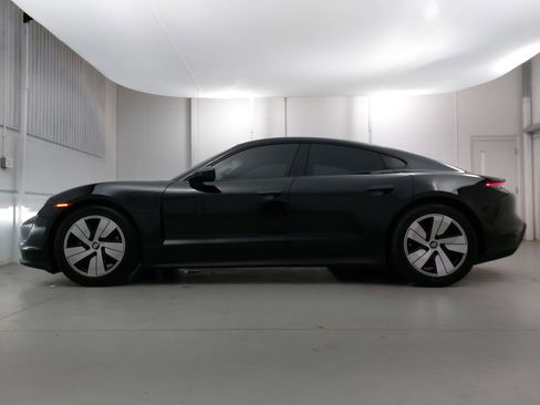 Certified 2022 Porsche Taycan image 2