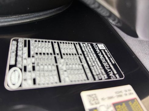 Used 2022 Land Rover Range Rover Velar R-Dynamic S image 37