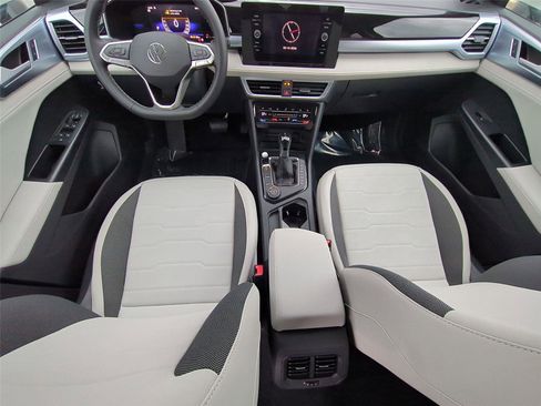 New 2026 Volkswagen Taos SE AWD/4WD image 16