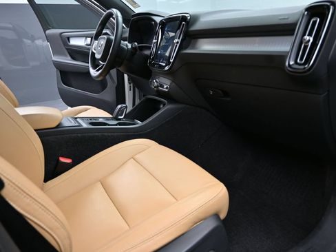 Used 2019 Volvo XC40 T5 Momentum AWD/4WD image 20