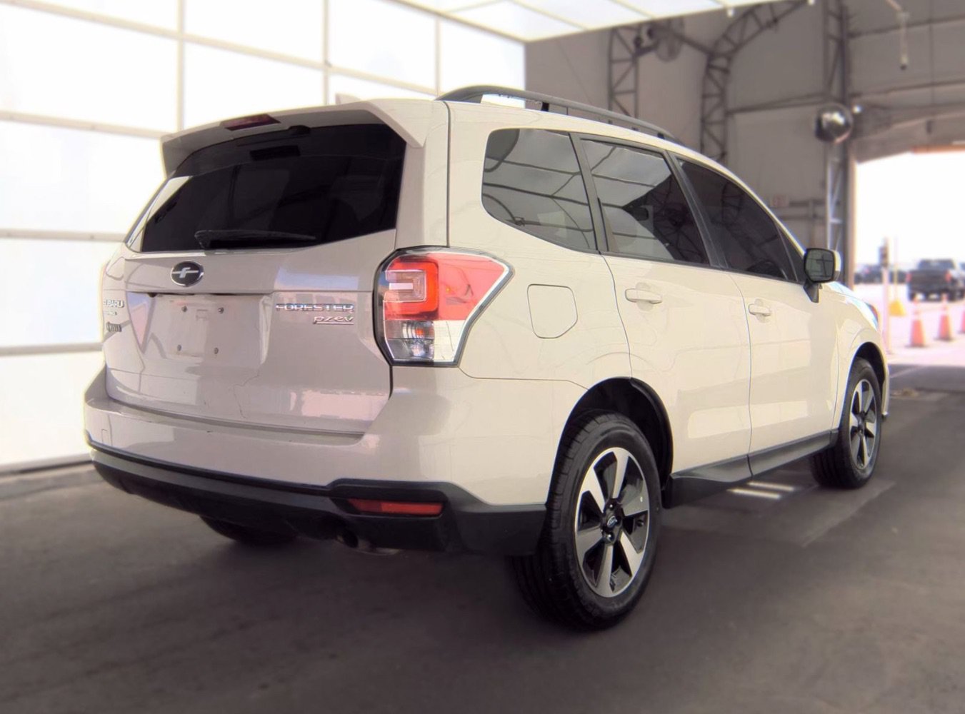 Used 2017 Subaru Forester 2.5i Premium w/ All-Weather Package AWD/4WD image 4