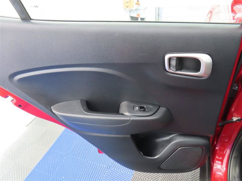 Used 2025 Hyundai Venue SEL FWD image 26