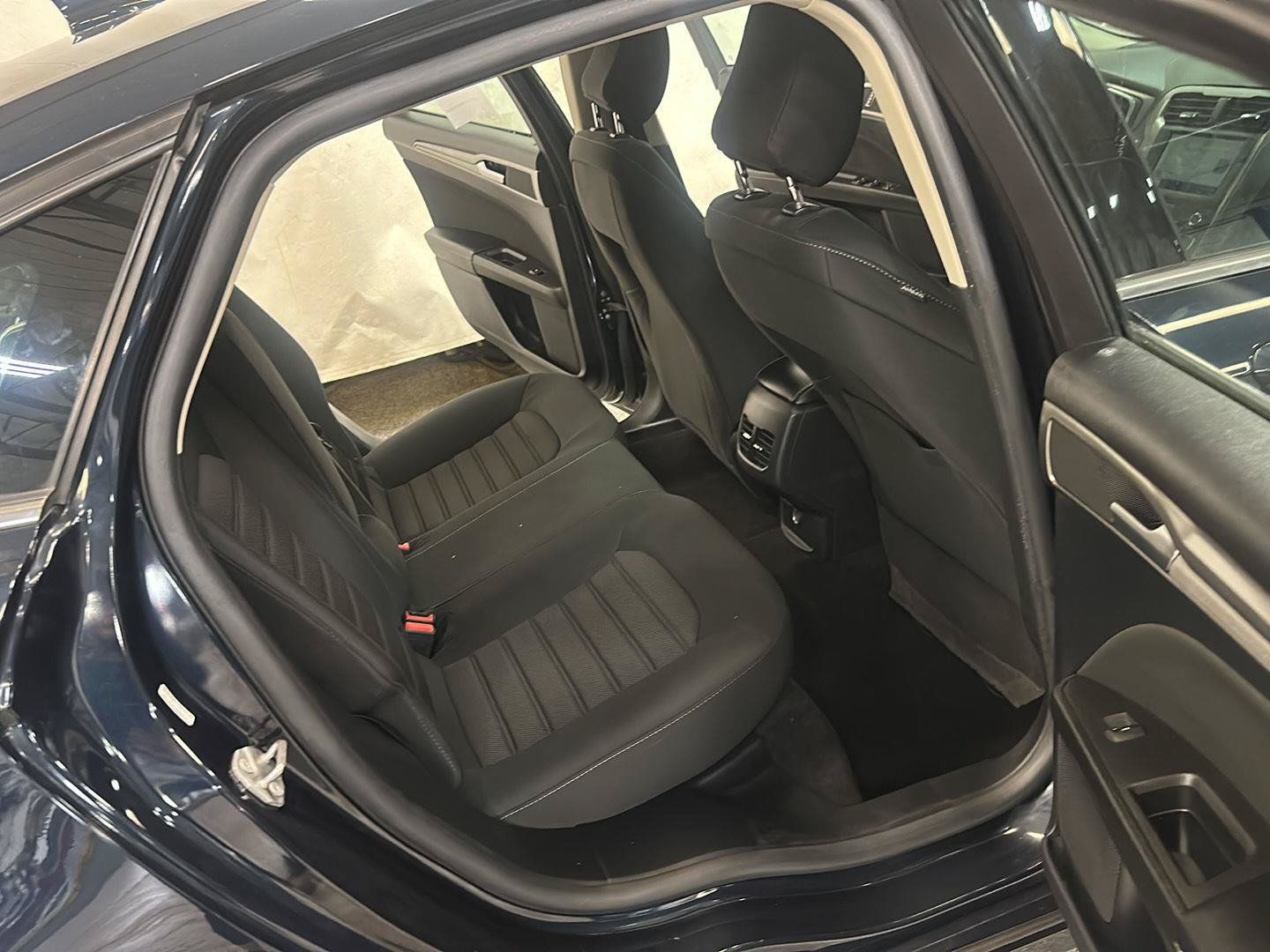 Used 2020 Ford Fusion SE AWD/4WD image 31