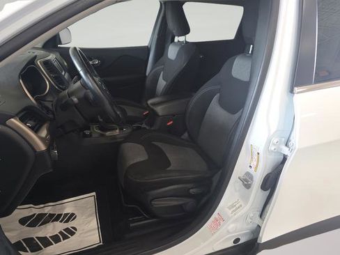 Used 2014 Jeep Cherokee Latitude AWD/4WD image 12