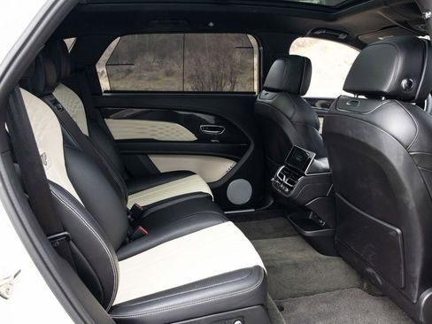 Used 2023 Bentley Bentayga Extended Wheelbase image 73