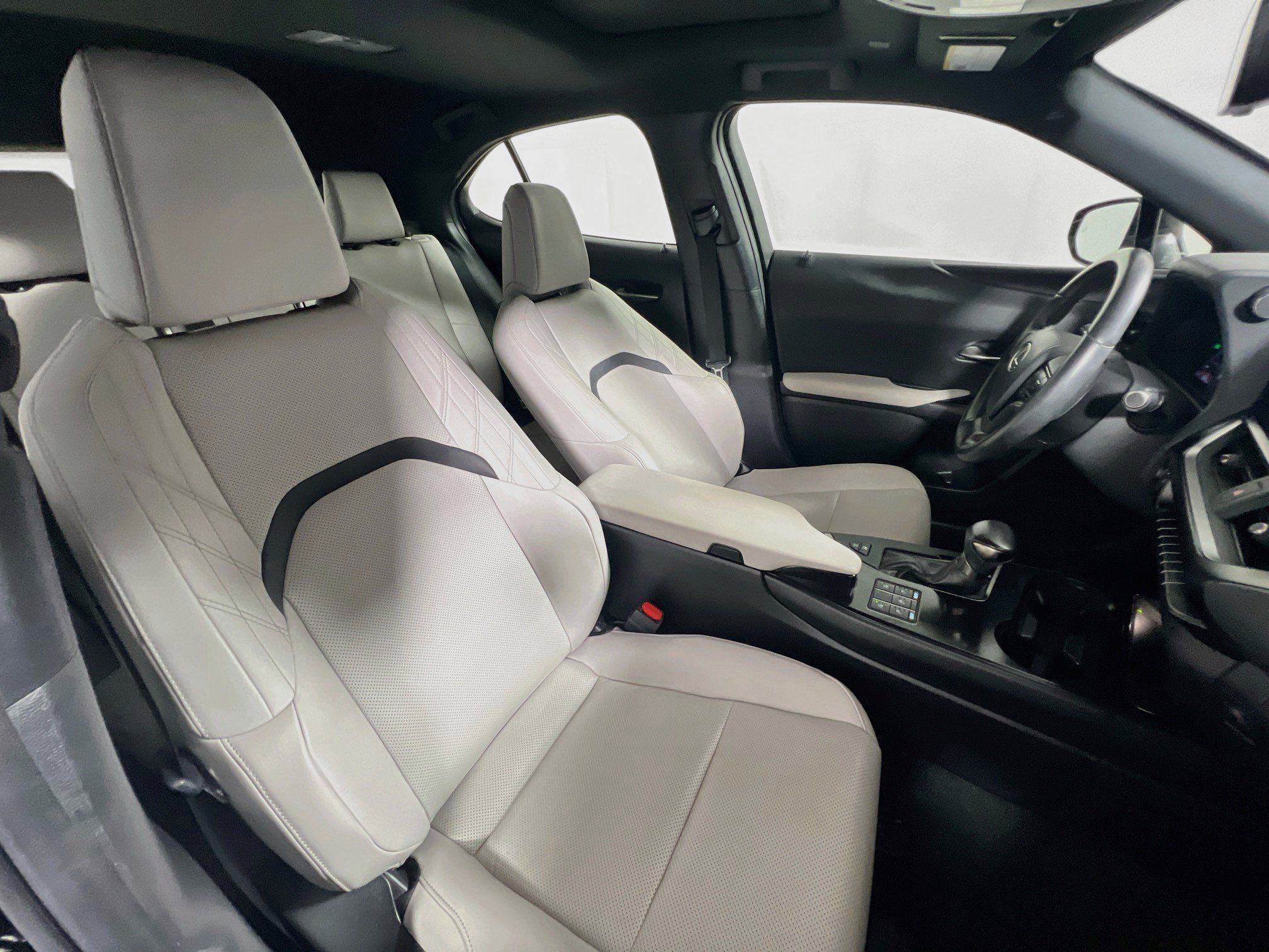 Used 2023 Lexus UX 250h FWD w/ Accessory Package (Z1) image 30