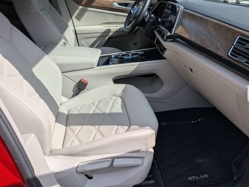 Used 2025 Volkswagen Atlas SE w/ Panoramic Sunroof Package AWD/4WD image 34