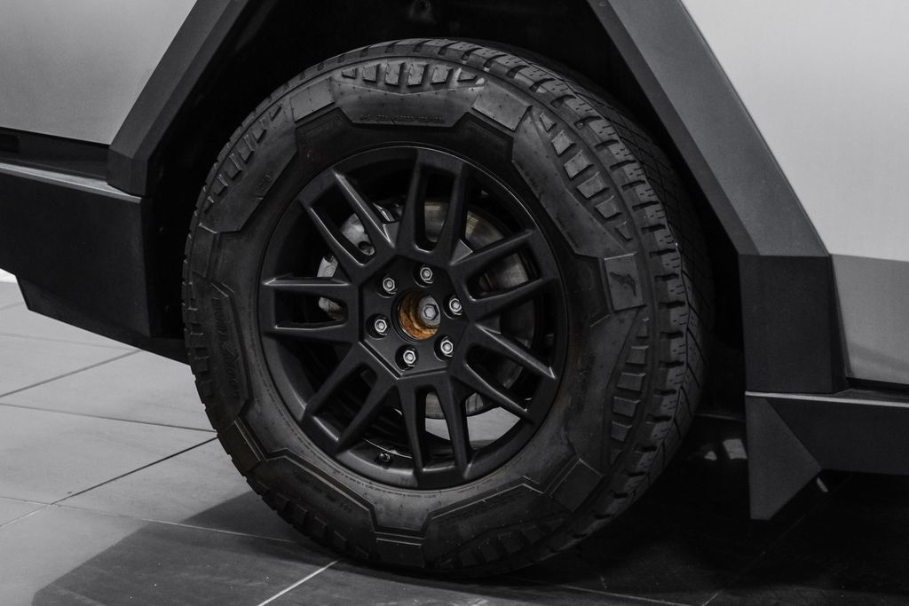 Used 2024 Tesla Cybertruck AWD Crew Cab image 52