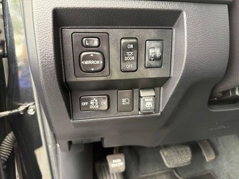 Used 2020 Toyota Tundra SR5 w/ SR5 Upgrade Package AWD/4WD image 13
