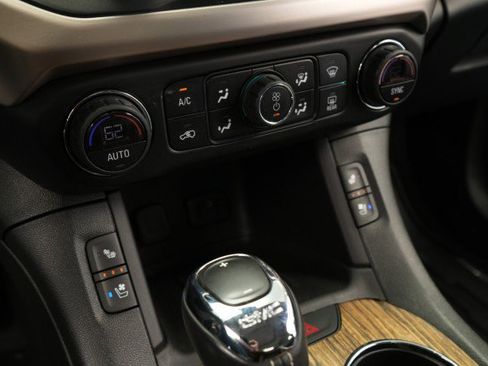 Used 2019 GMC Acadia Denali image 42