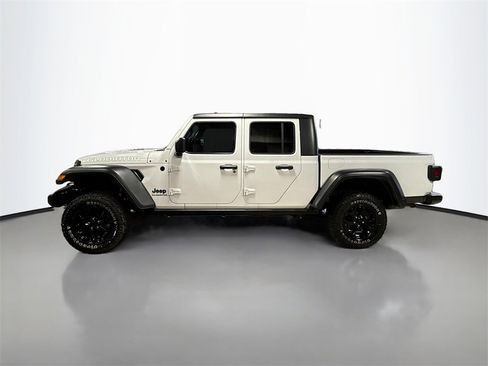 Used 2021 Jeep Gladiator Willys image 10