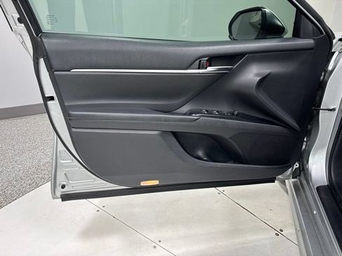 Used 2018 Toyota Camry SE FWD image 10
