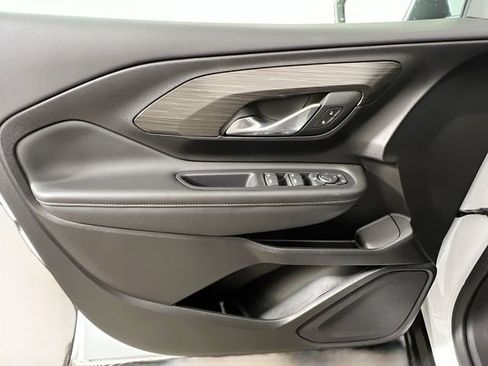 Used 2024 GMC Terrain SLE image 28