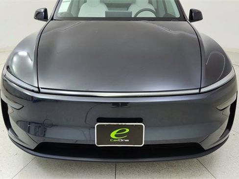 Used 2026 Tesla Model Y Long Range image 8