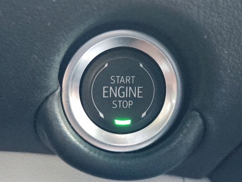 Used 2025 Chevrolet Suburban Premier RWD image 20