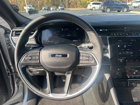 Used 2024 Jeep Grand Cherokee Altitude image 20