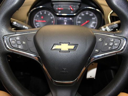 Used 2019 Chevrolet Cruze LT FWD image 13
