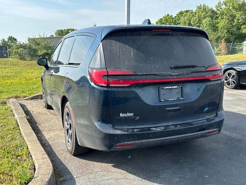 Used 2023 Chrysler Pacifica Touring-L w/ S Appearance Package FWD image 6