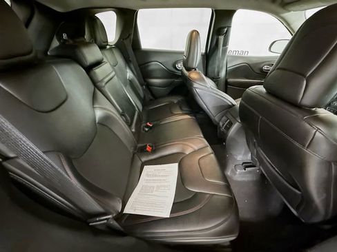 Used 2019 Jeep Cherokee Trailhawk image 24