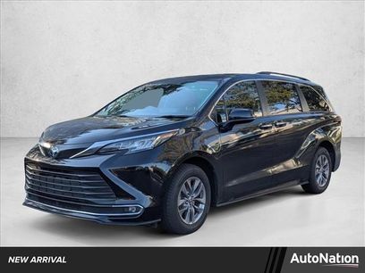 Used 2022 Toyota Sienna XLE