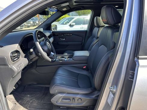 Certified 2025 Honda Pilot TrailSport image 12