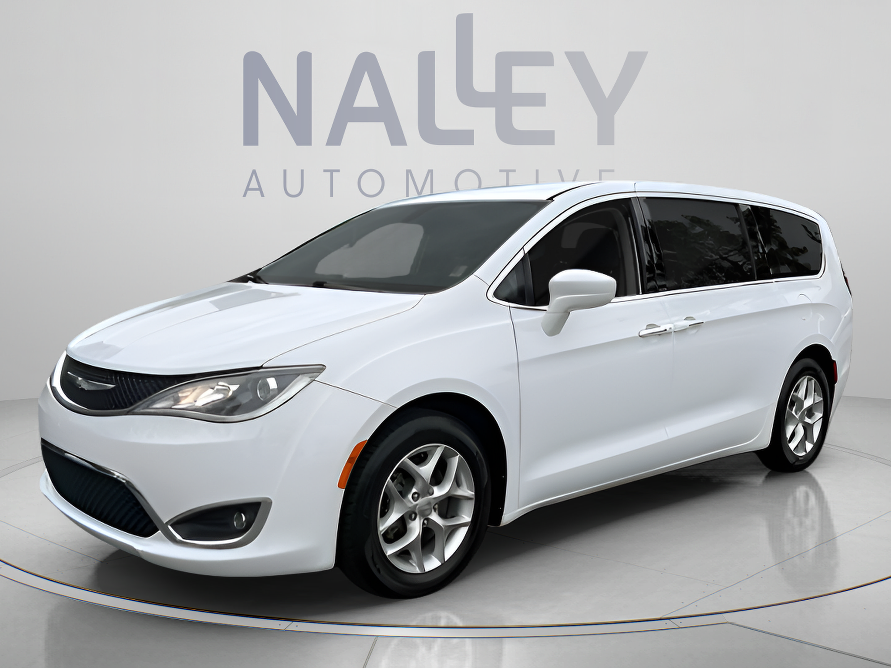 Used 2018 Chrysler Pacifica Touring Plus w/ Tire & Wheel Group FWD image 1
