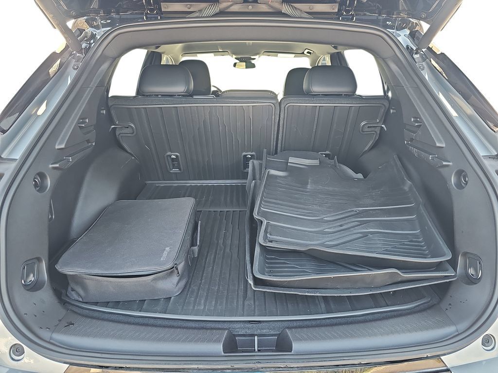 Used 2024 Chevrolet Equinox EV RS FWD image 29