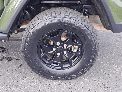 Used 2022 Jeep Gladiator Willys image 26