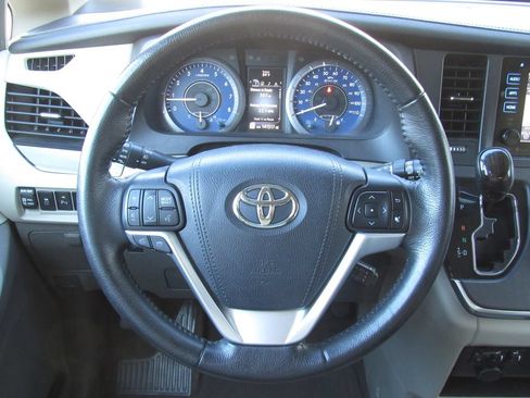 Used 2016 Toyota Sienna XLE w/ XLE Navigation Package FWD image 26