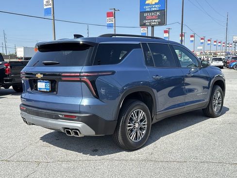 Used 2025 Chevrolet Traverse LT FWD image 25