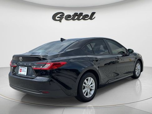 Used 2025 Toyota Camry LE w/ Convenience Package FWD image 5