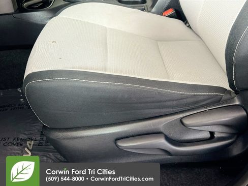 Used 2017 Toyota RAV4 XLE FWD image 22
