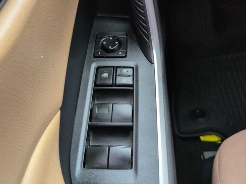 Used 2021 Toyota RAV4 LE FWD image 21