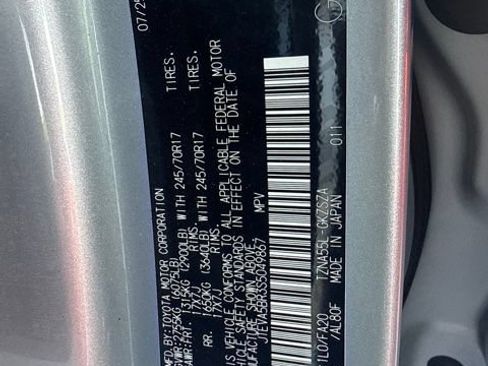 Used 2025 Toyota 4Runner SR5 AWD/4WD image 12