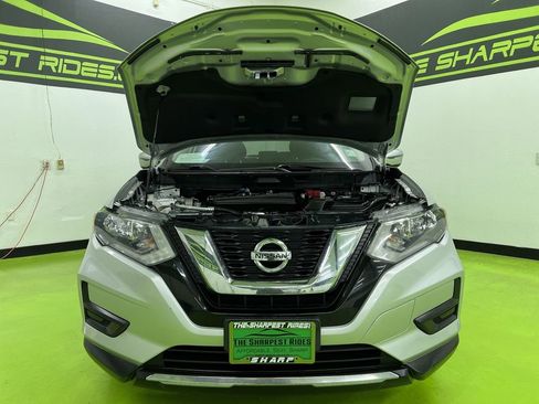 Used 2017 Nissan Rogue SV image 4