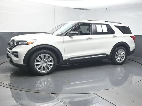 Used 2024 Ford Explorer Limited w/ Limited Technology Package RWD image 4