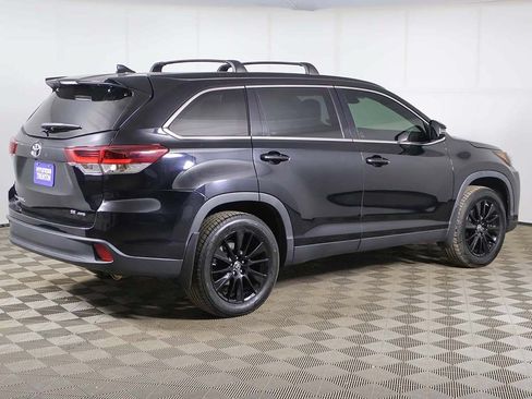 Used 2019 Toyota Highlander SE AWD/4WD image 12
