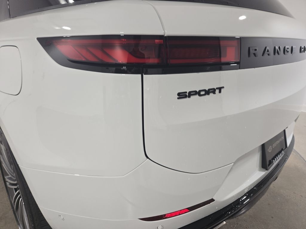 New 2026 Land Rover Range Rover Sport Dynamic SE AWD/4WD image 9