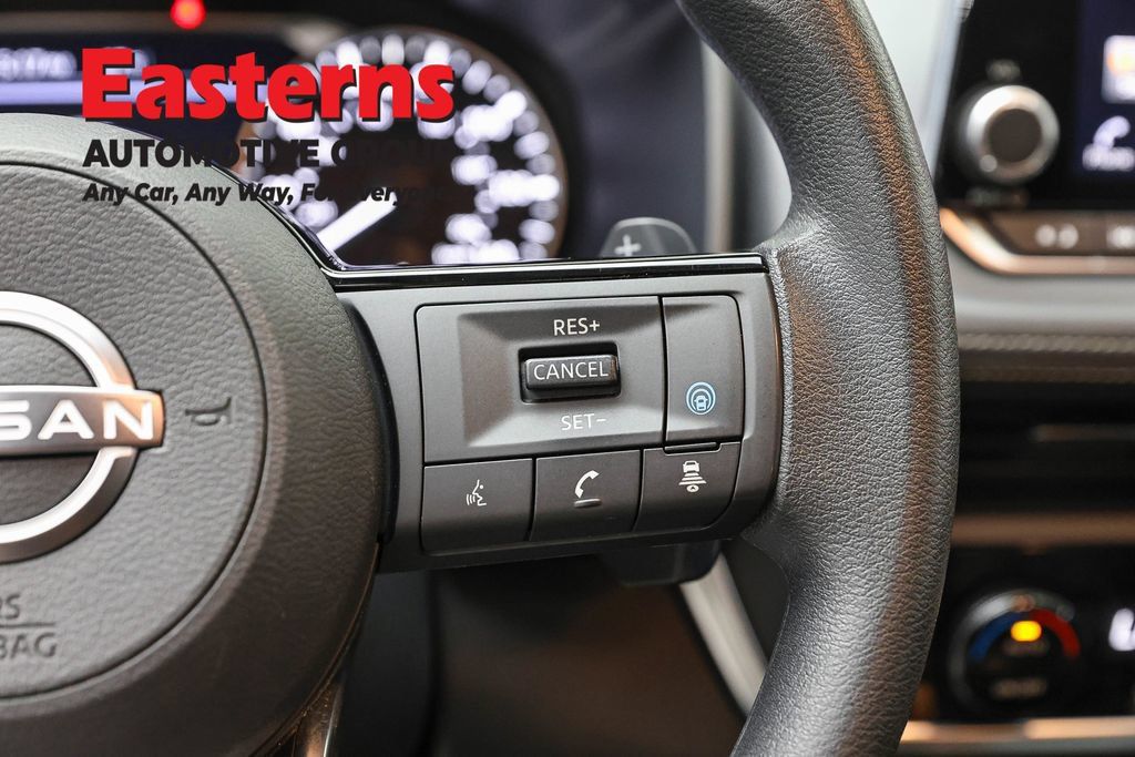 Used 2023 Nissan Rogue SV AWD/4WD image 17